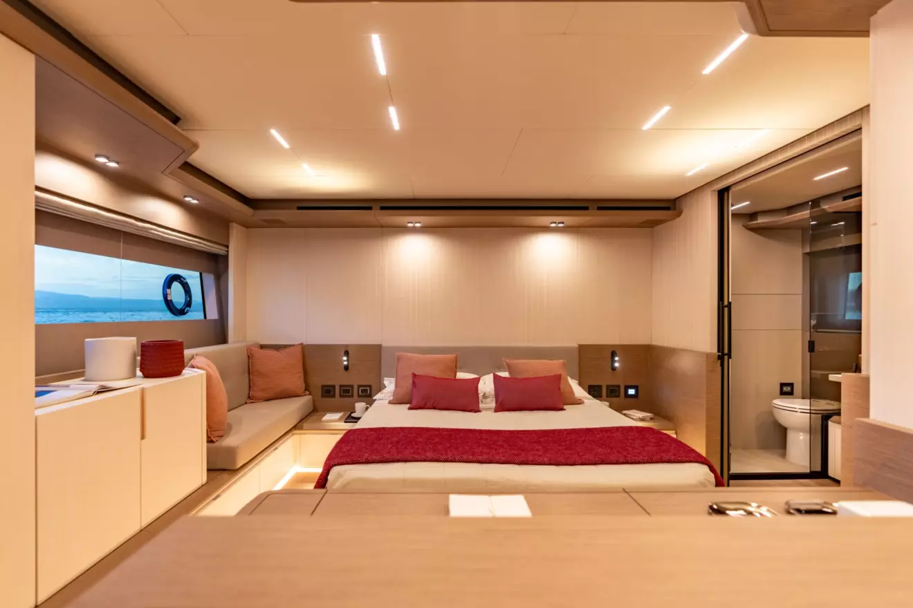 Pardo Endurance 72 owner cabin