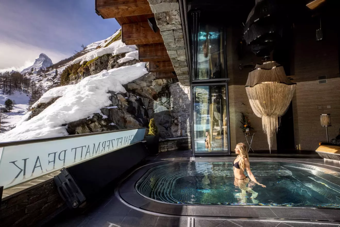 Chalet-Zermatt-Peak-jacuzzi.jpg