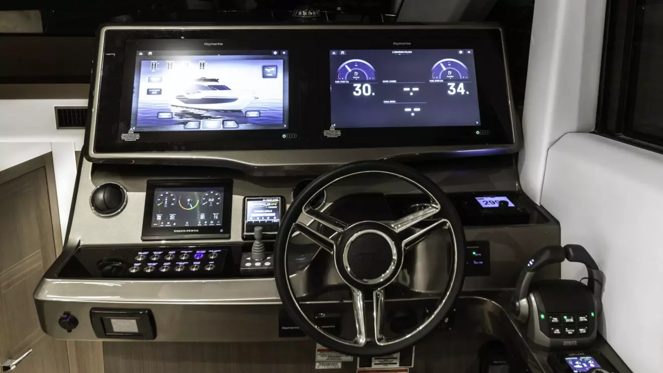 Interior helm station with dual screens on the Galeon 480 Fly