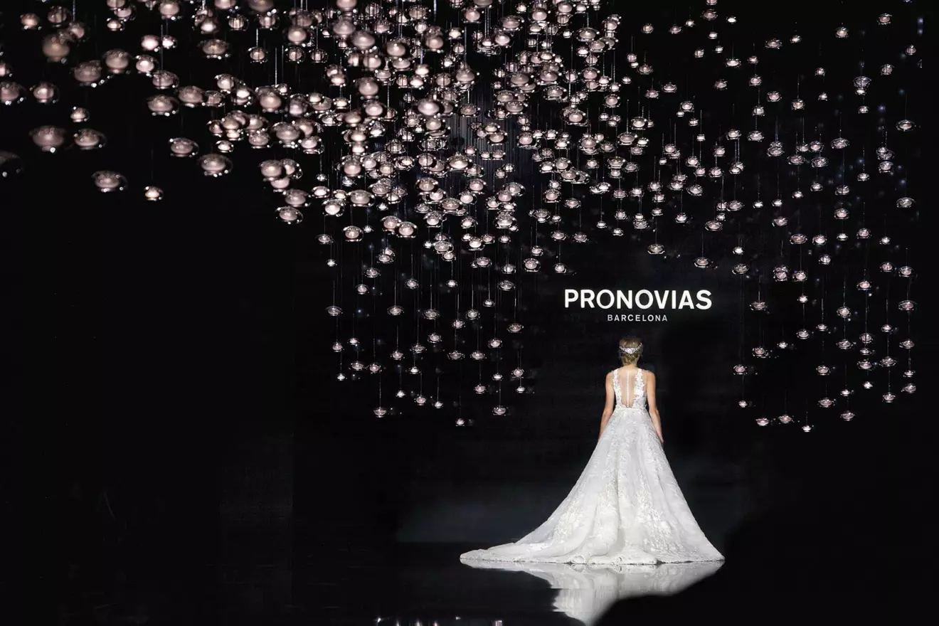 pronovias-fashion-show-00.jpg