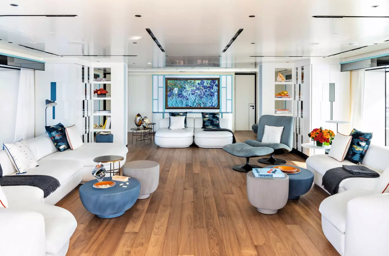CRN-MY-RIO-uppersalon.jpg