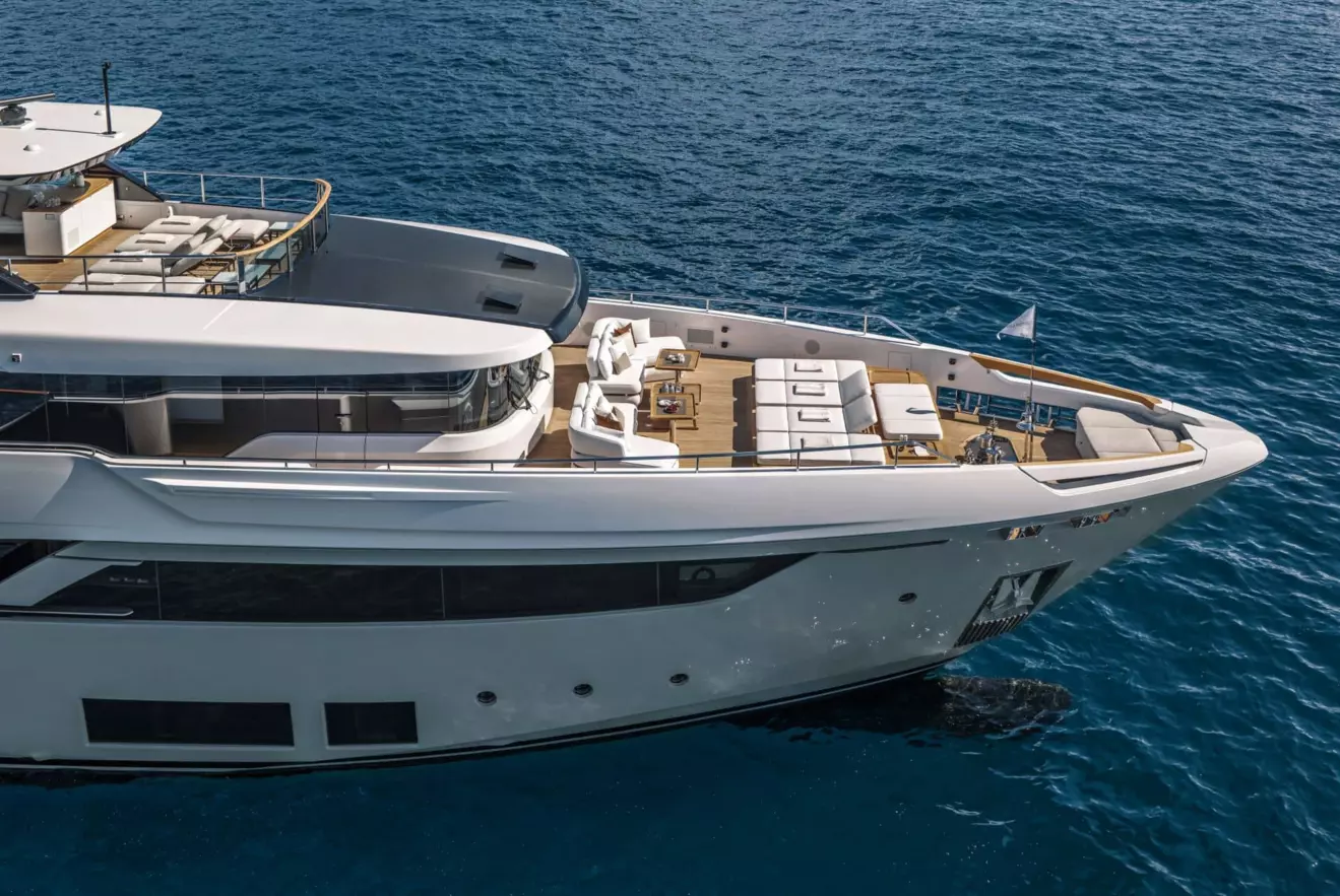 Custom Line Navetta front sundeck
