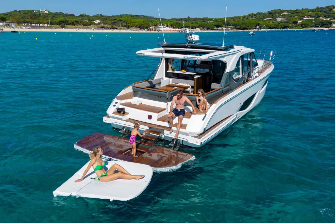 Marex 440 Gourmet Cruiser stern