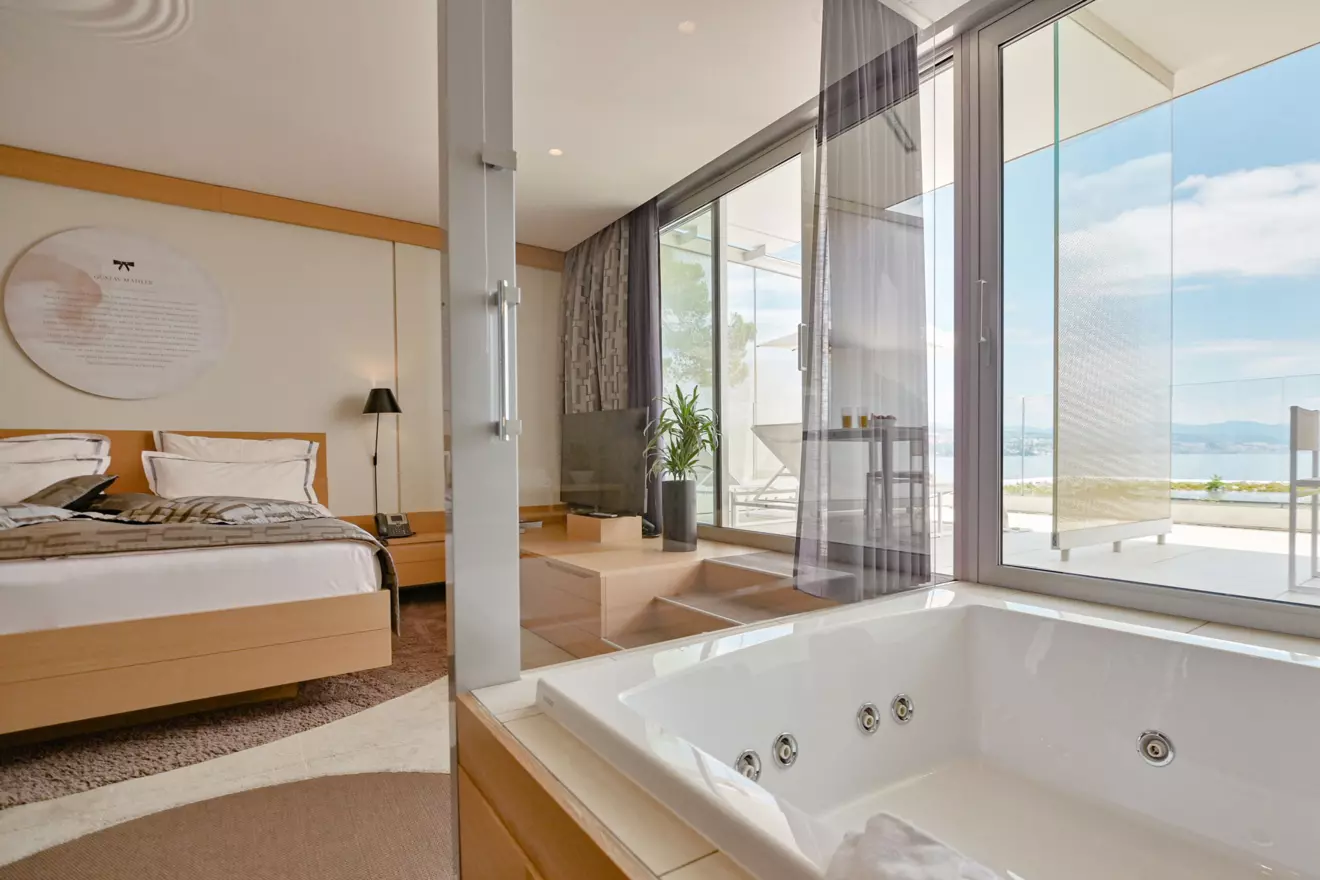 hotel bevanda, room