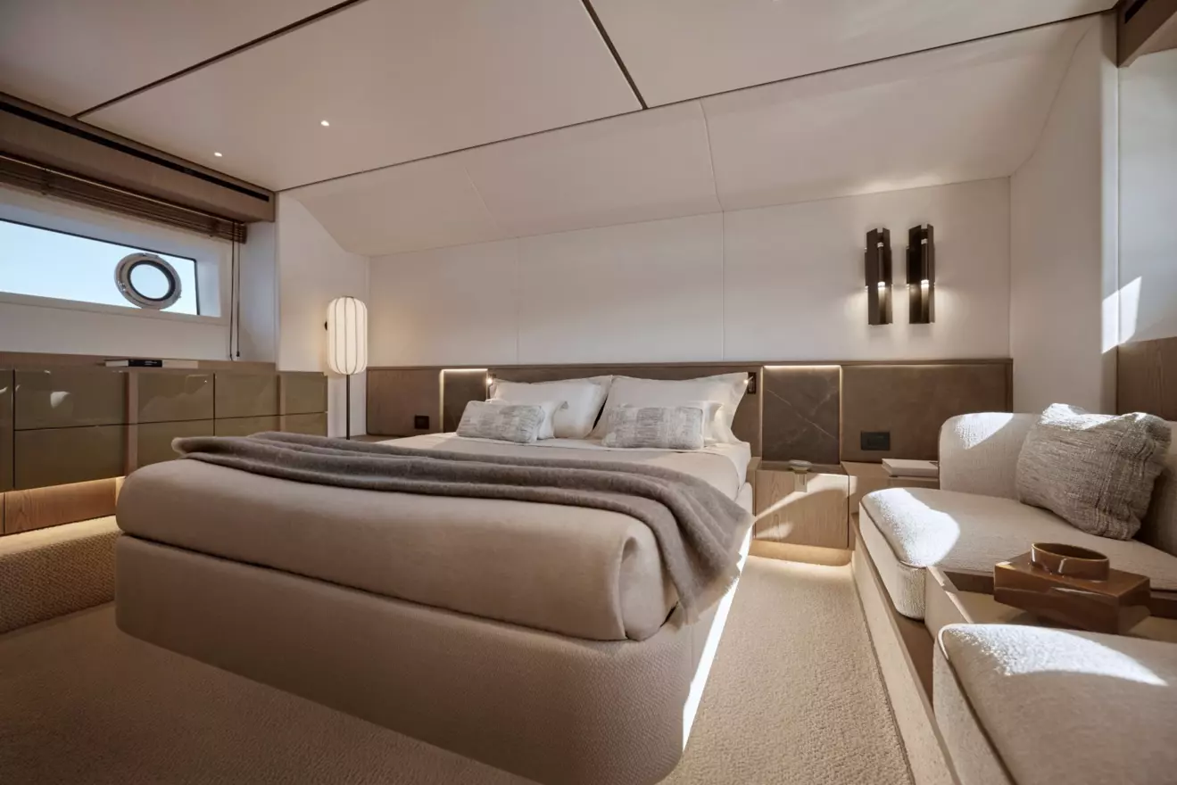 Azinut Fly 70 - Owner_s Suite .jpg