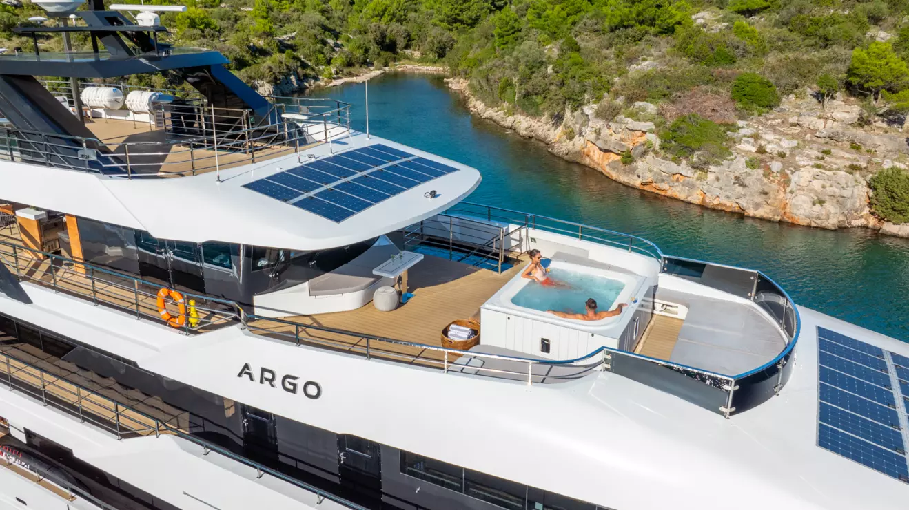 luxury cruiser argo upper deck
