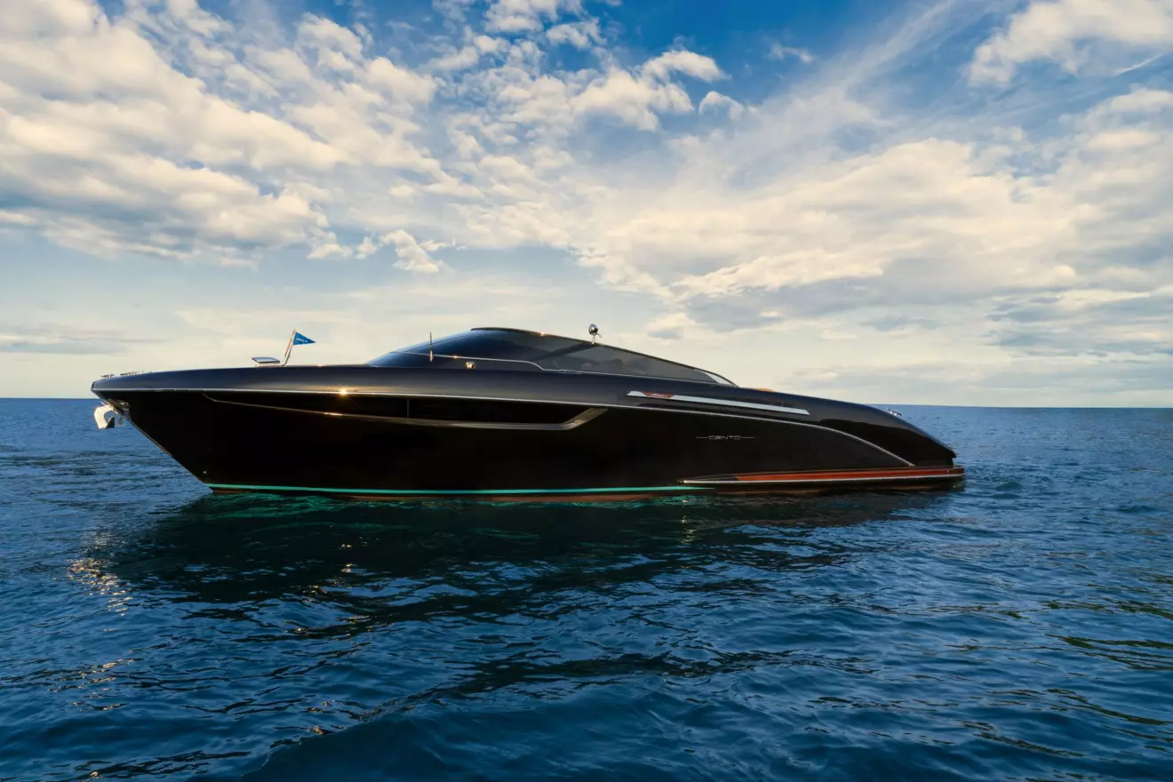 Riva Cento side view