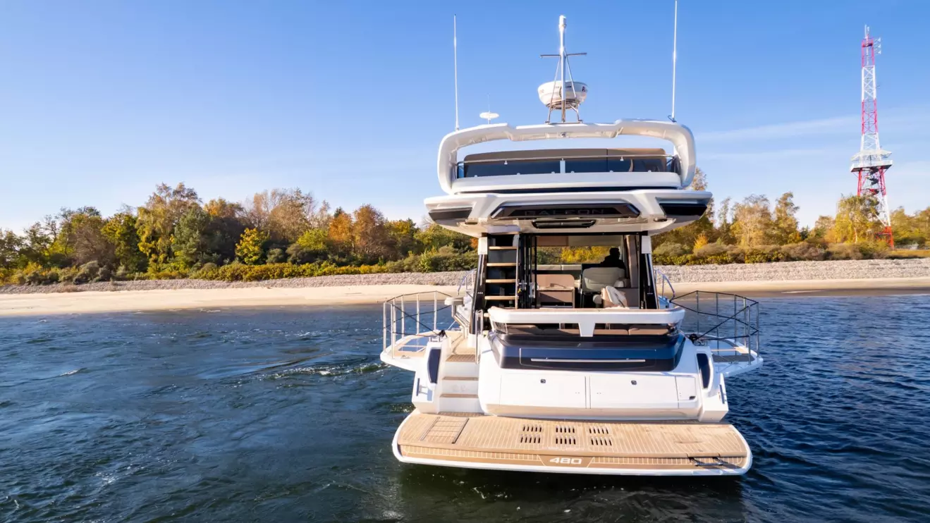 Spacious aft deck of the Galeon 480 Fly