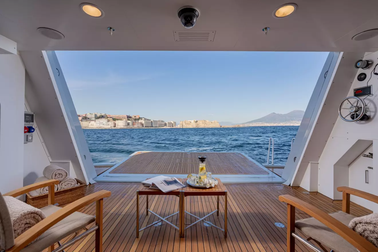 2Ladies - aft platform.jpg
