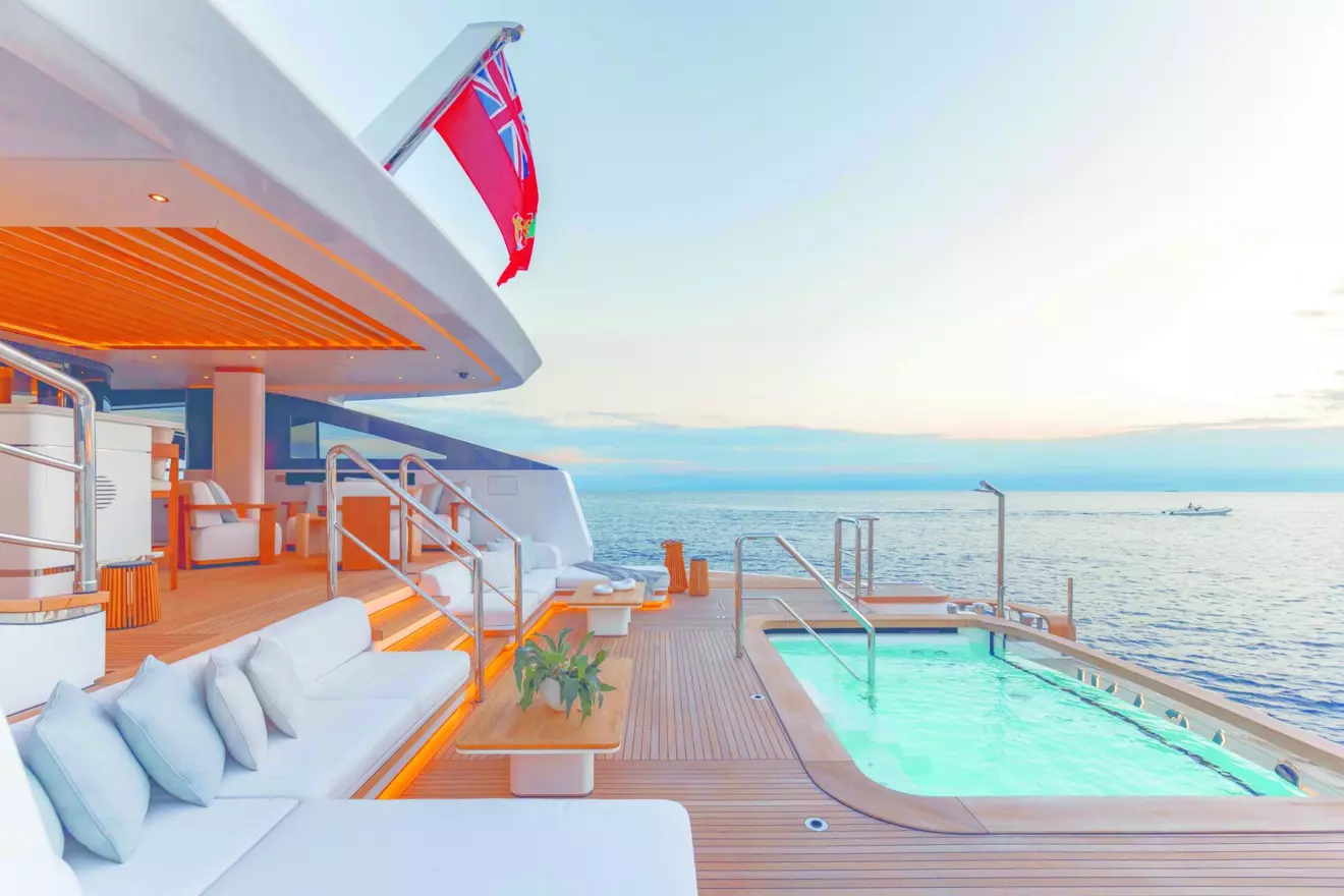 Main deck pool