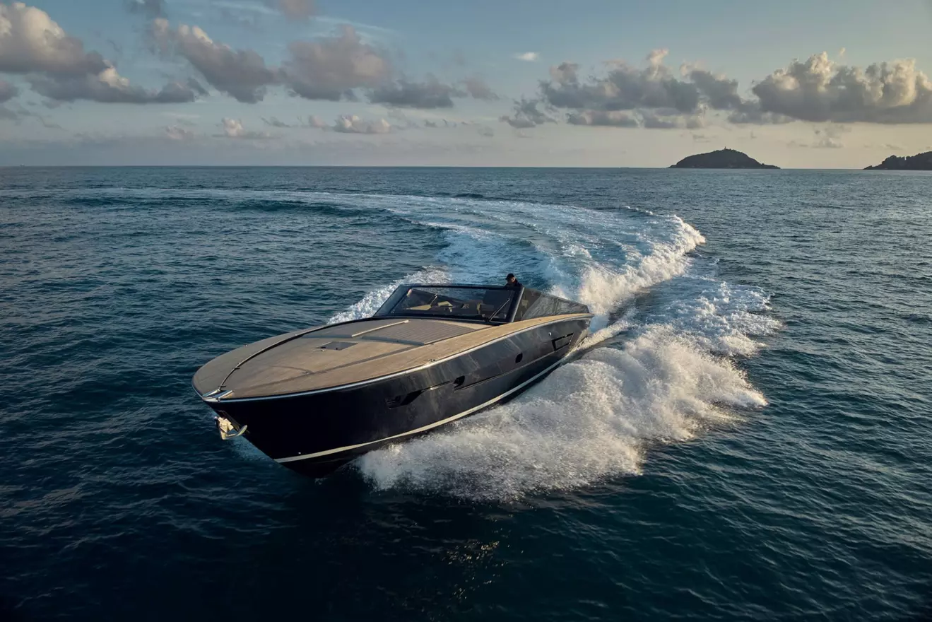 Itama 54 open yacht bow-on view underway