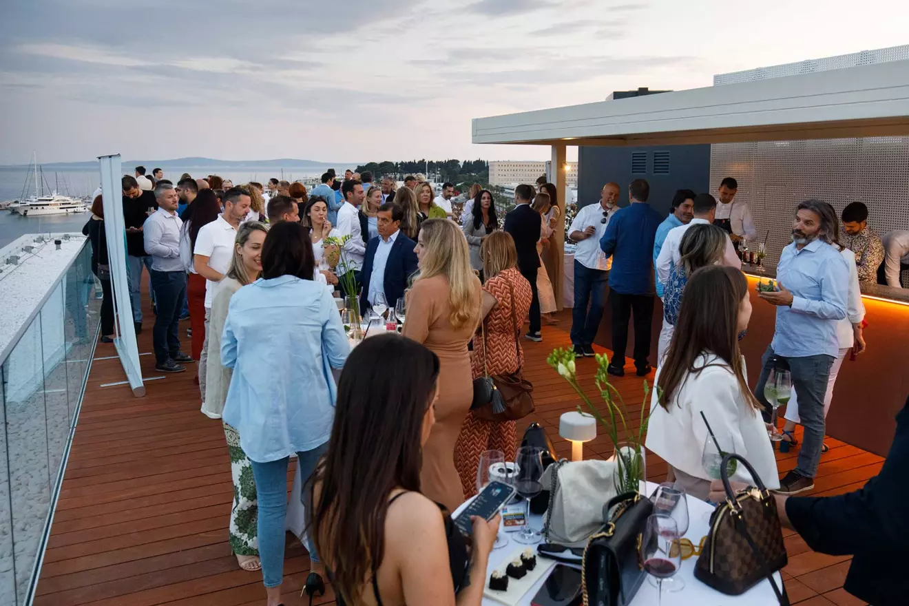 event-yachts-magazina-hotel-ambasador-17.jpg