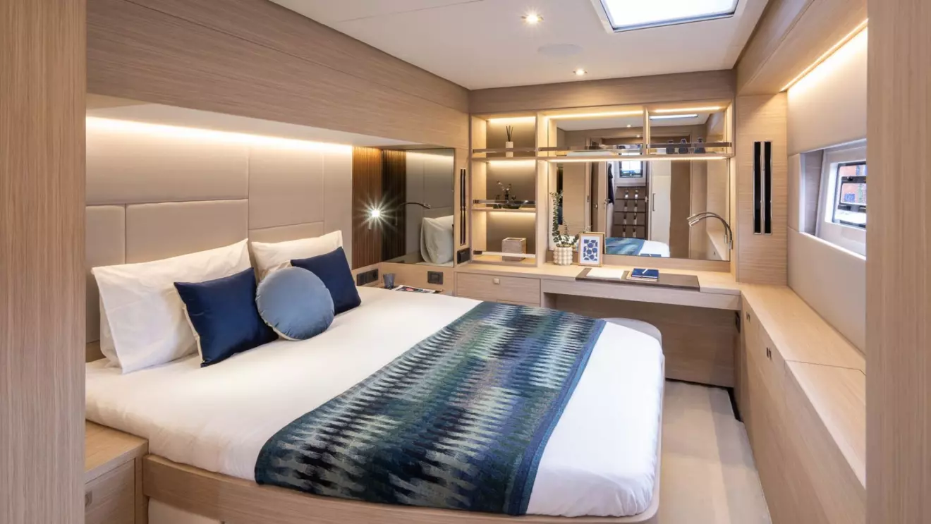 Catamaran Lagoon 60 master cabin