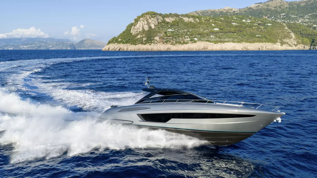Riva 58 Capri-cruising.jpg