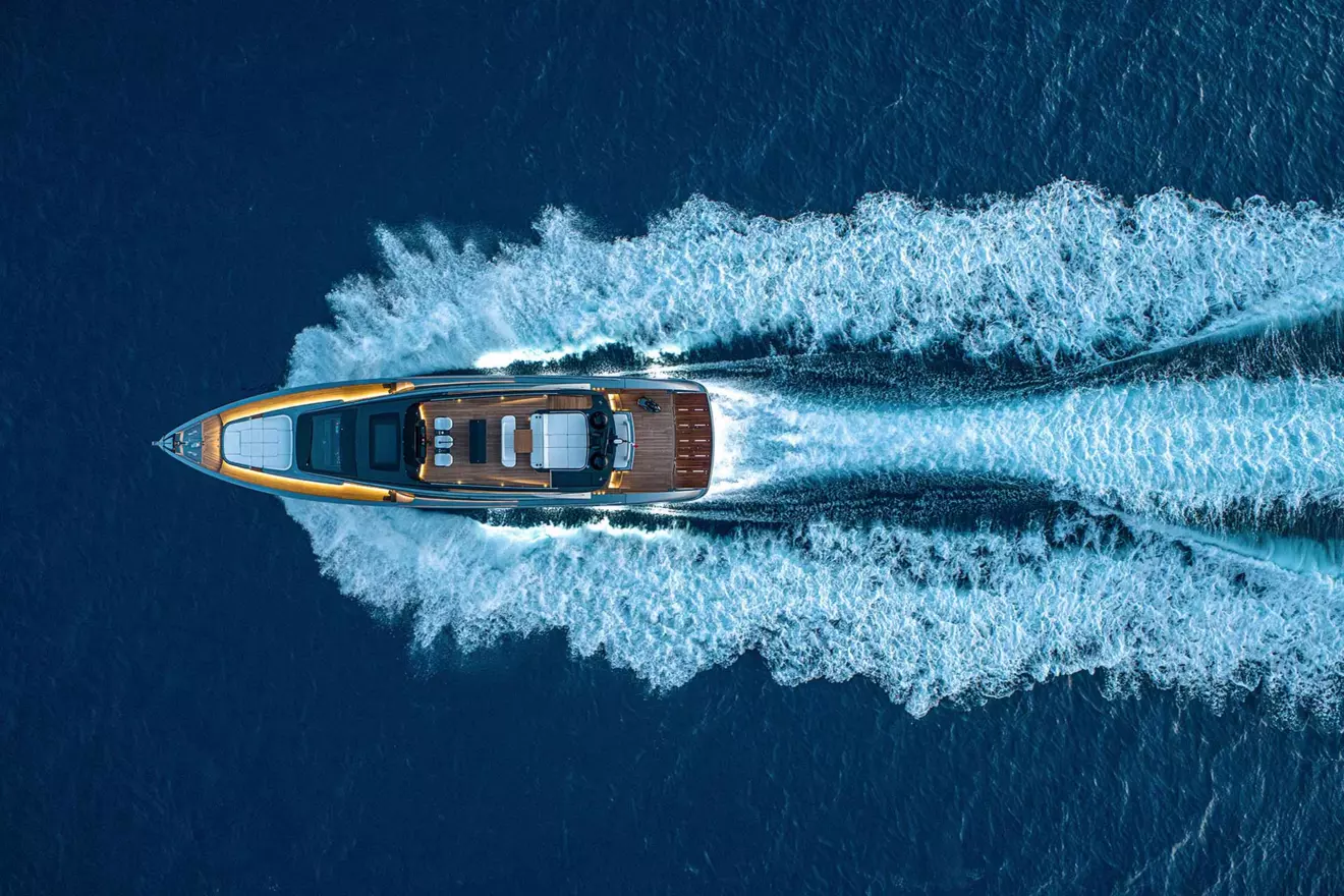 pershing-gtx80-cruising-01.jpg