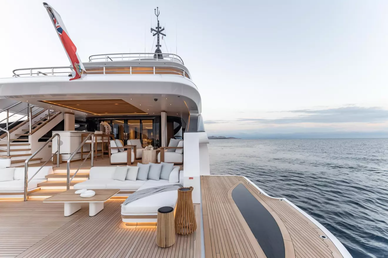 Benetti B.now 50M main deck
