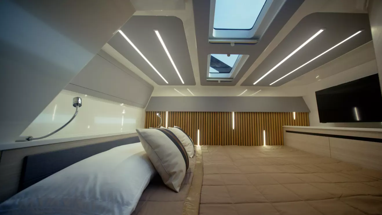 Aquila 45 Sport - interior.jpg