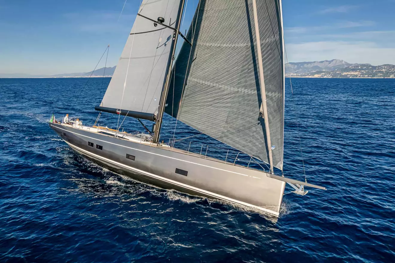 GS72-front-view-cruising-00.jpg