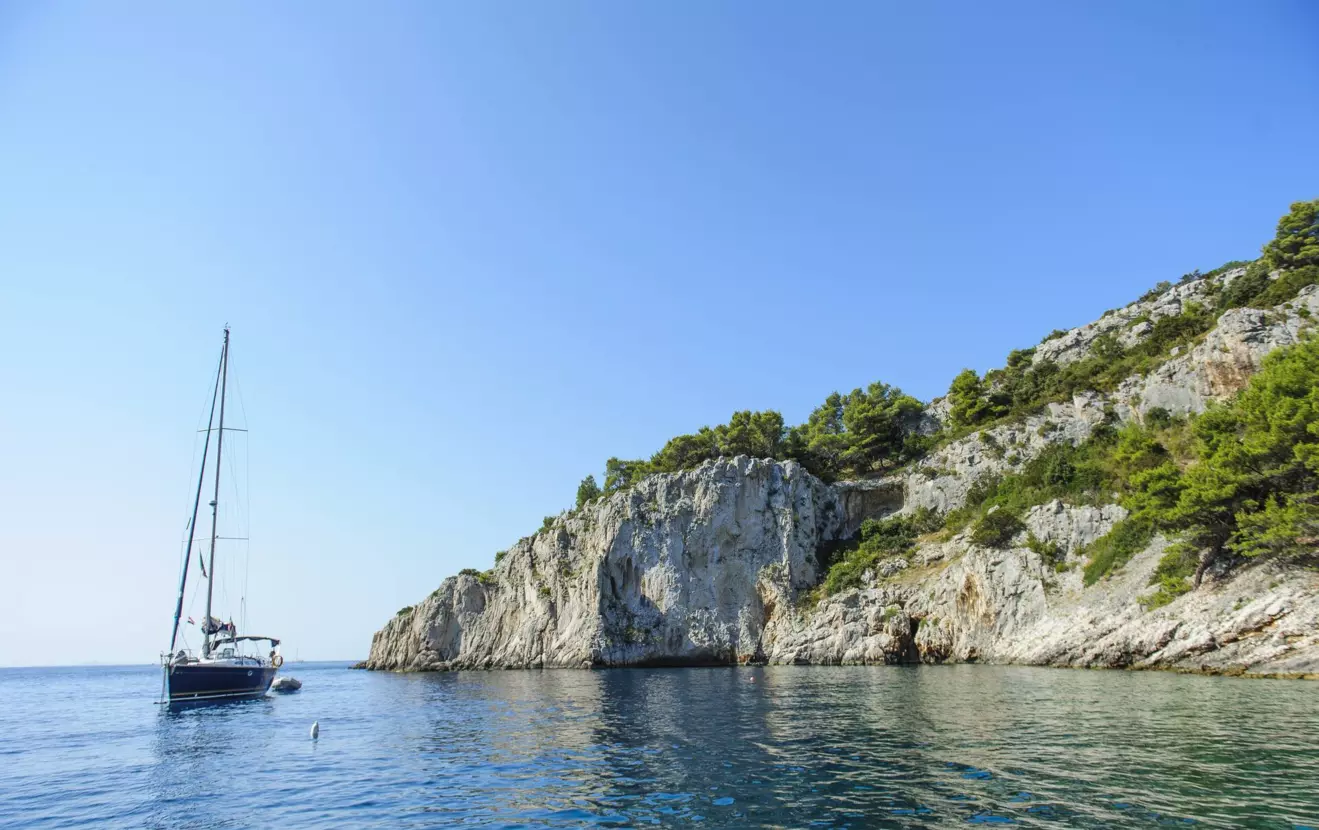 Uvale s južne strane otoka, Jorja.jpg