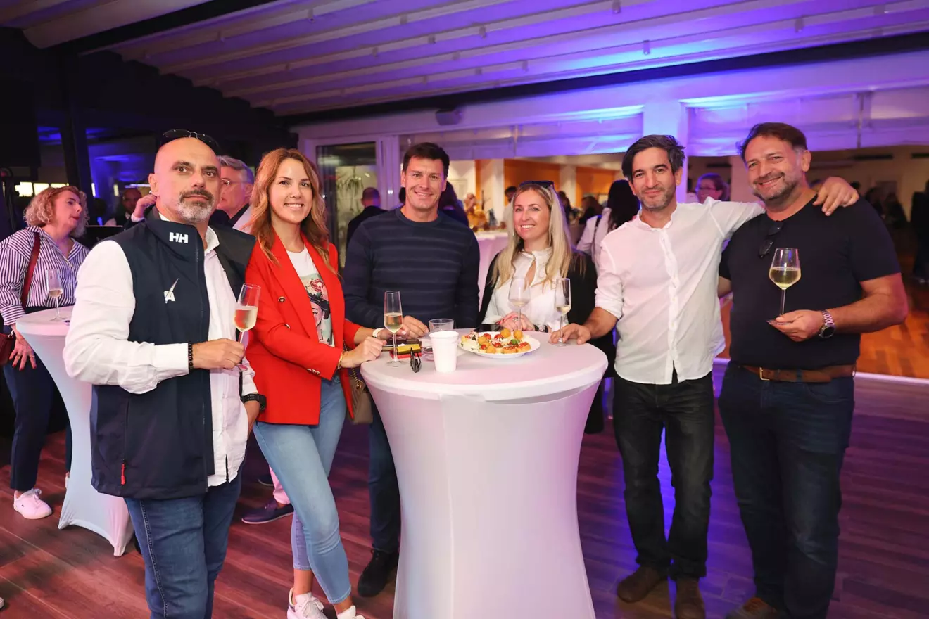 21-aftershowparty-guests.jpg