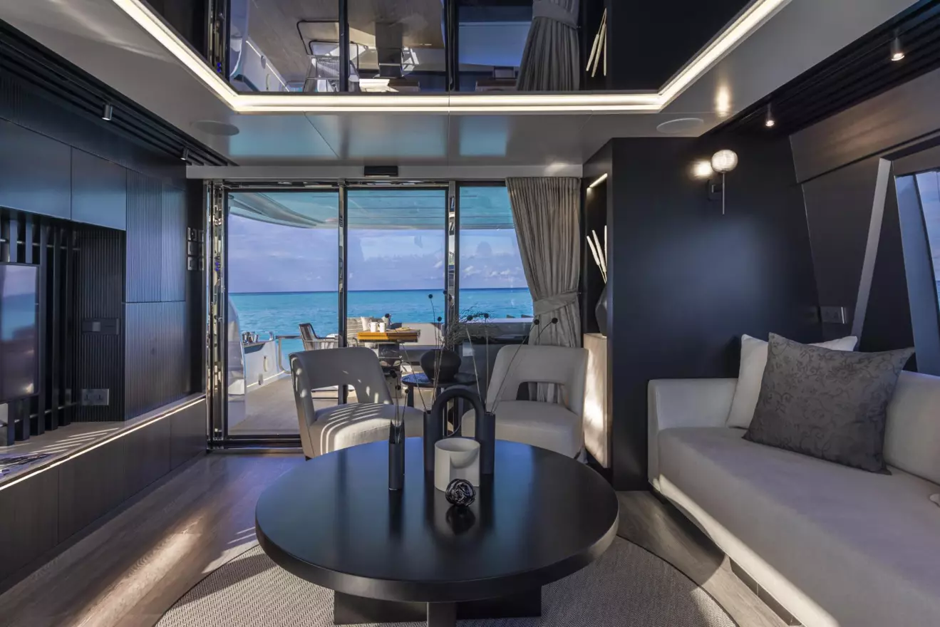 Pearl-72-motoryacht-4.jpg