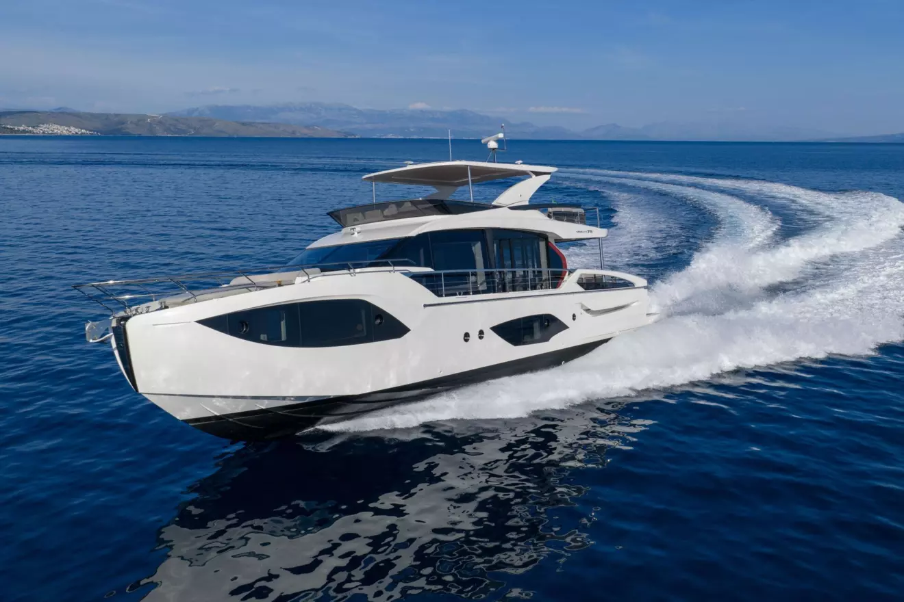 Absolute 70 Fly cruising at sea