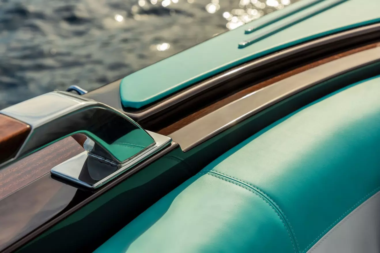 YACHT-RIVA-ANNIVERSARIO-2.jpg