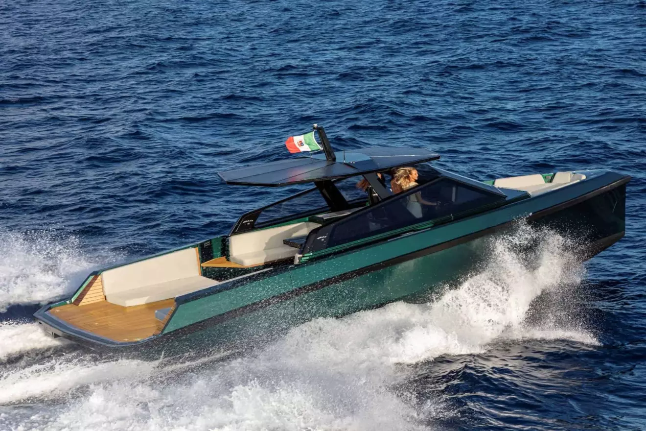 43wallytender cruising
