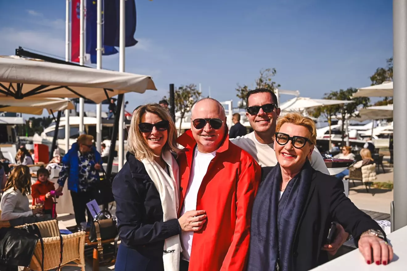 mennyacht-open-days-rovinj-team.jpg