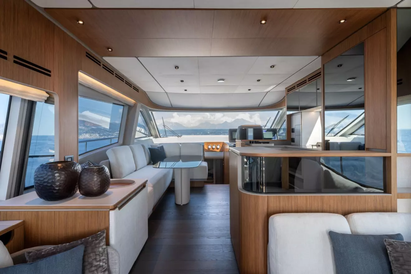 ferretti yachts 670 salon