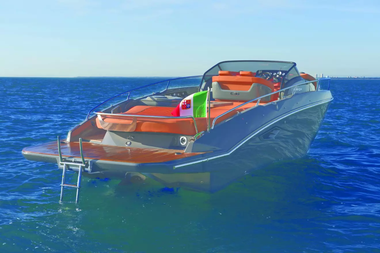Cranchi E30 Endurance back view