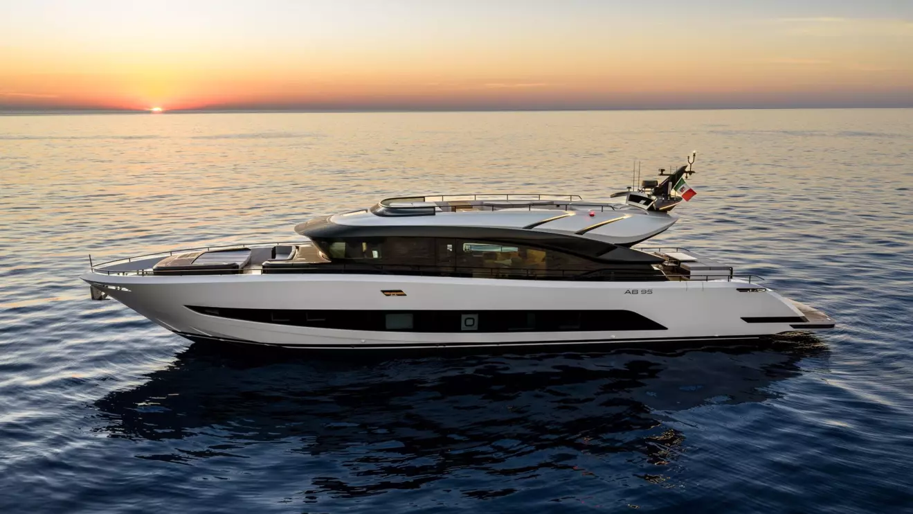AB Yachts AB 95 side view