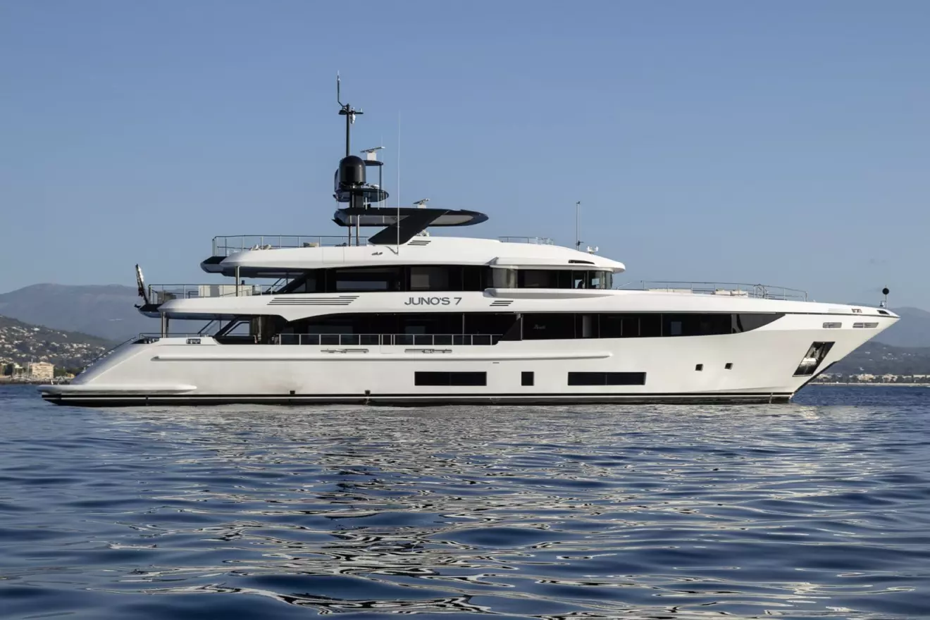  Benetti&rsquo;s Class 44M M/Y Juno&rsquo;s 7 side view