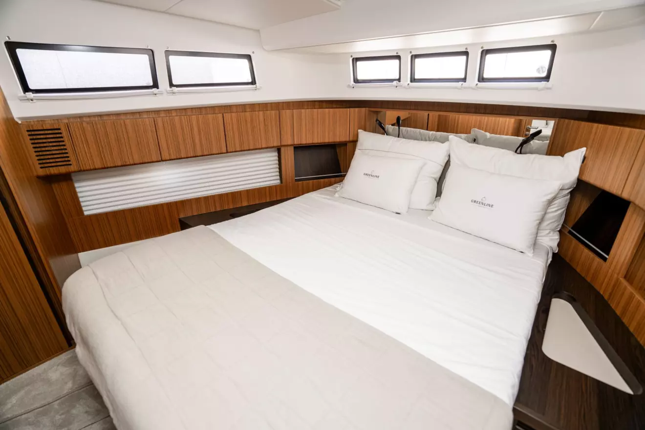 Greenline 42 - cabin.jpg