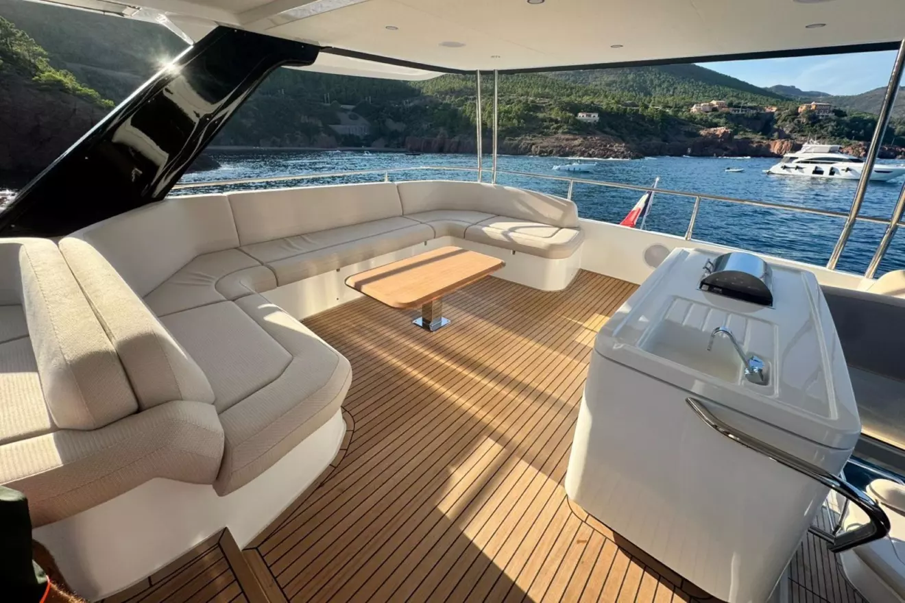 Veya 53 - flybridge.jpg