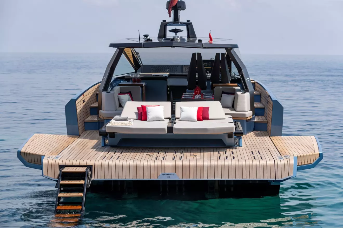 /wallypower58 aft deck