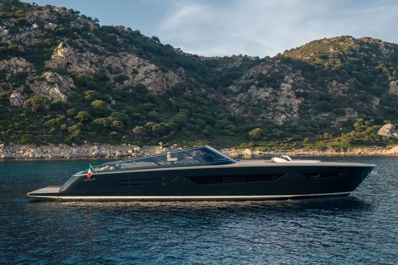 Itama 70 - side view.jpg
