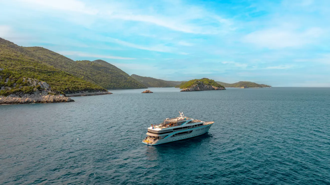 2. FREEDOM Cruising.jpg