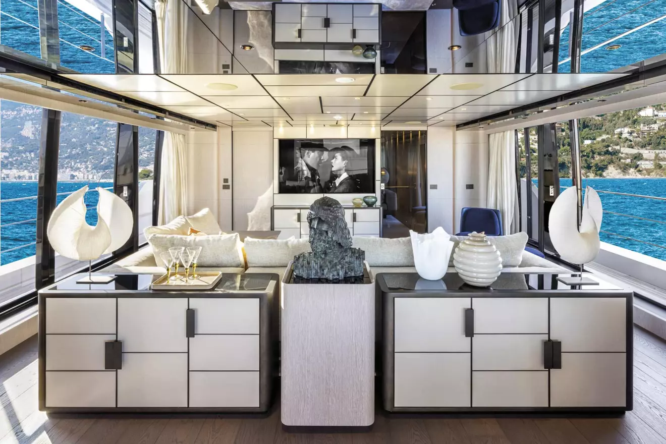 Custom Line 140 interior