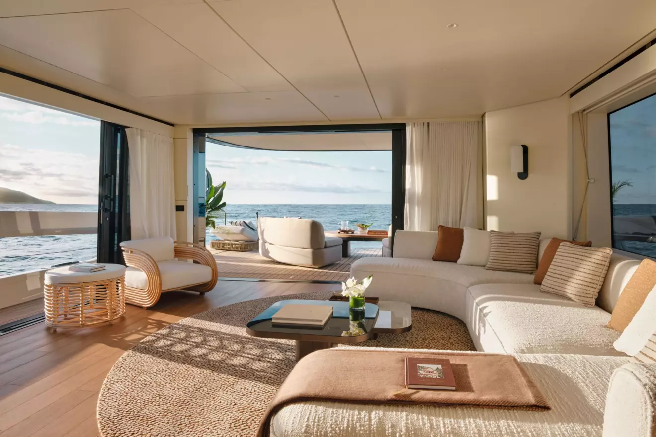 Azimut Seadeck 9 - interior.jpg