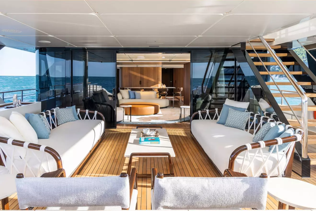 Custom Line Navetta 50 aft