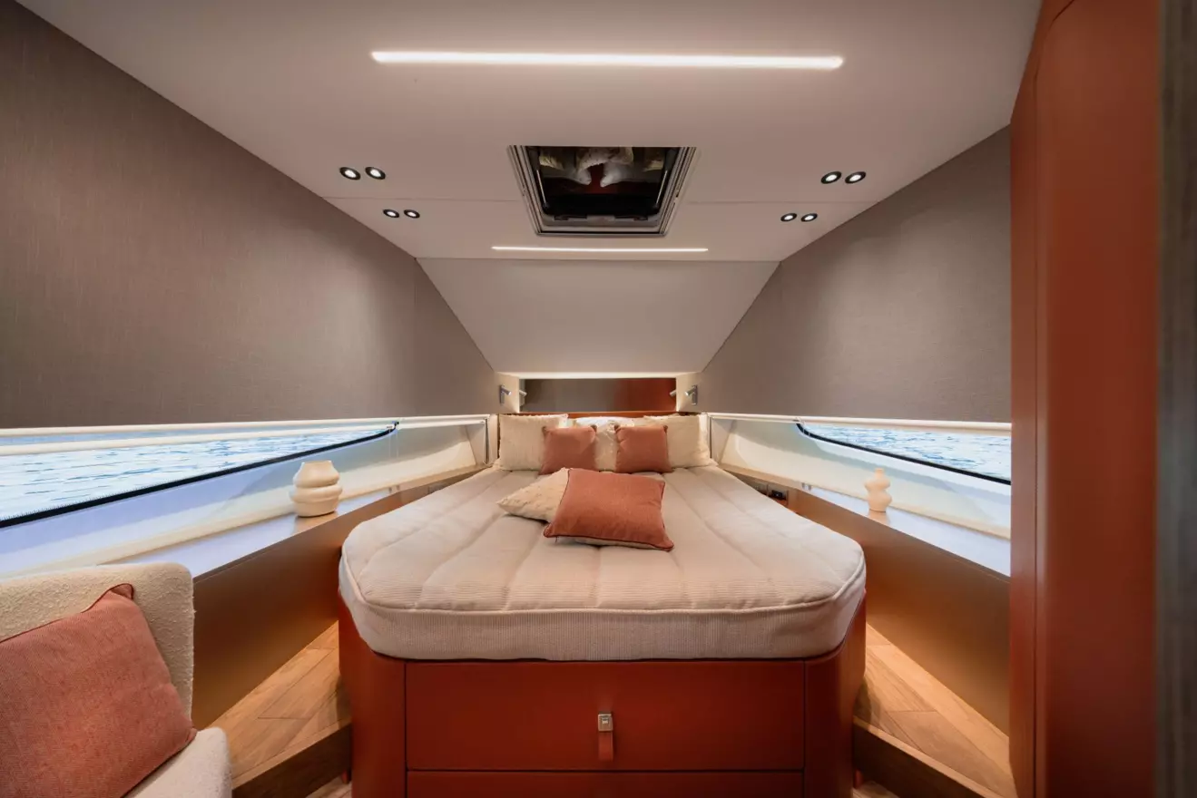 Sacs_Hyper_5S cabin.jpg