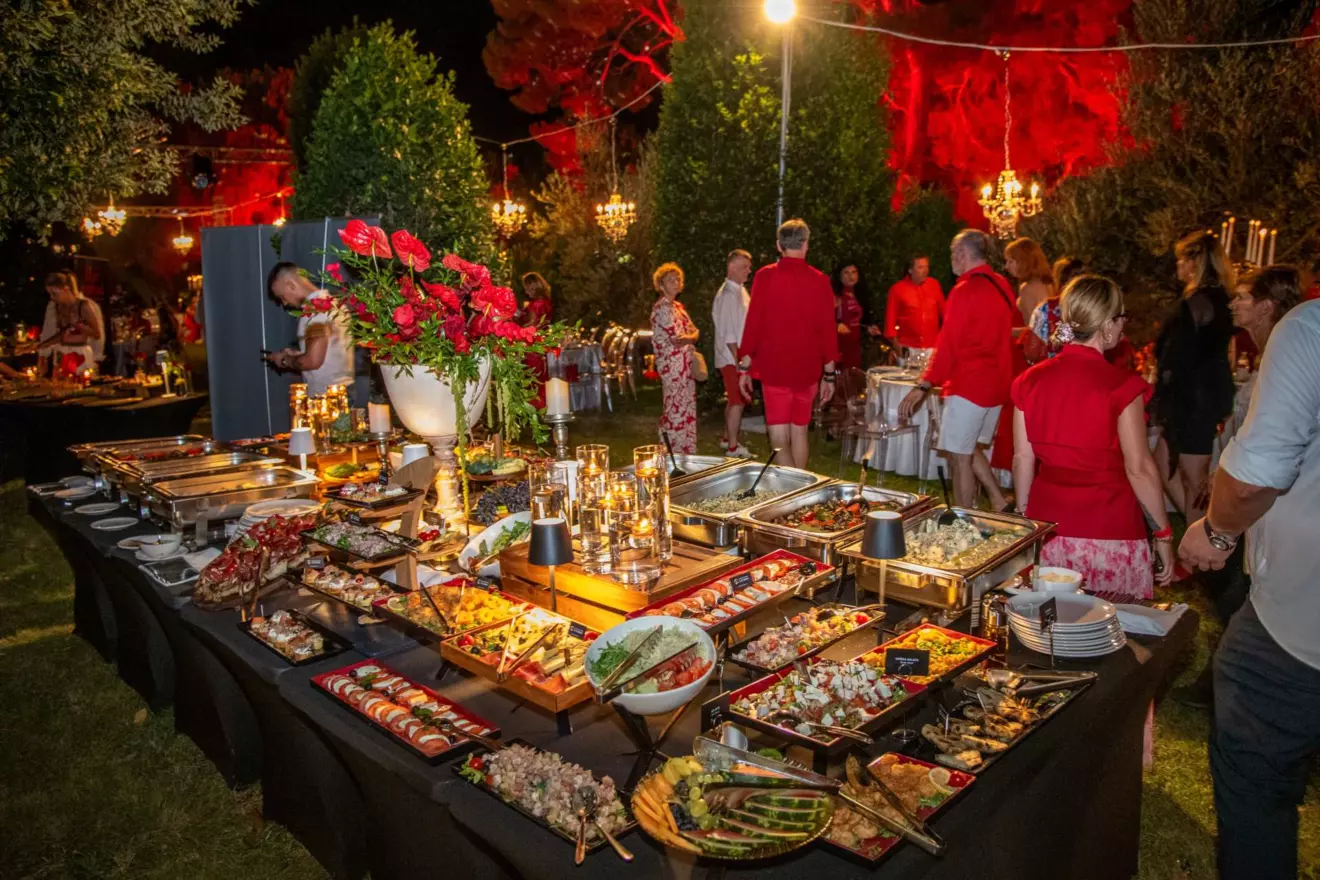 martinis-marchi-summer-party-gastronomija.jpg
