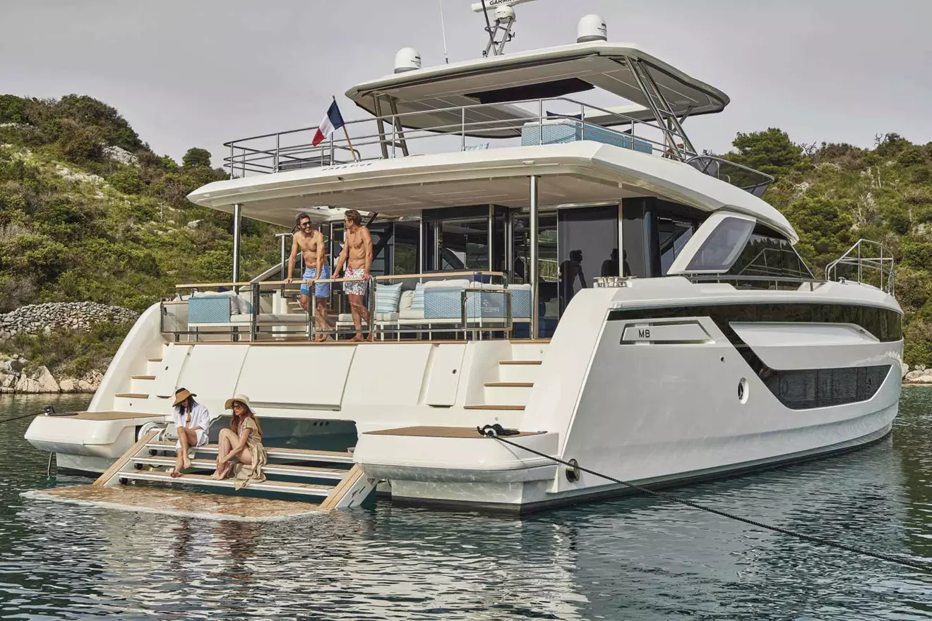 Prestige M8 stern