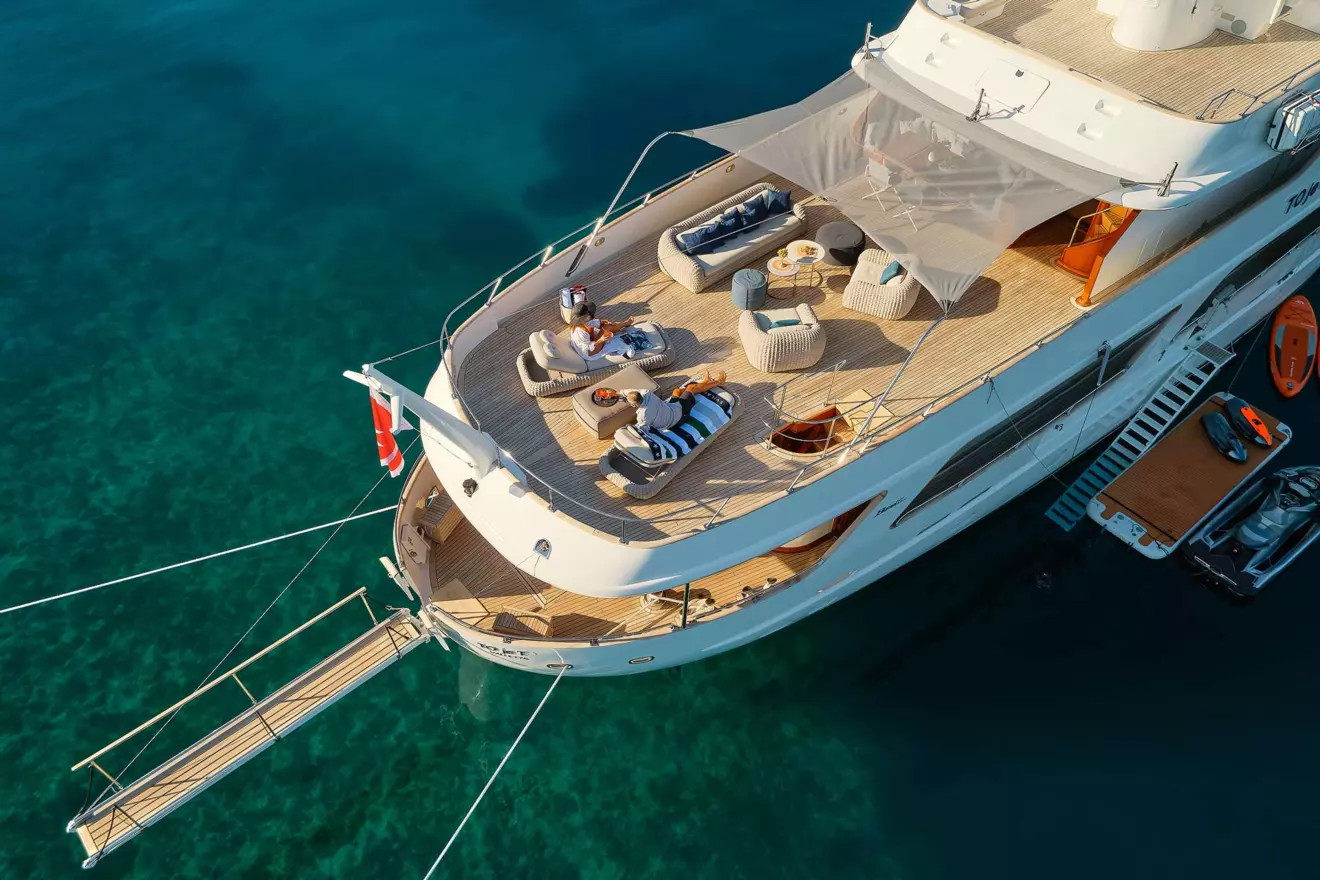 Benetti Classic 115 main deck