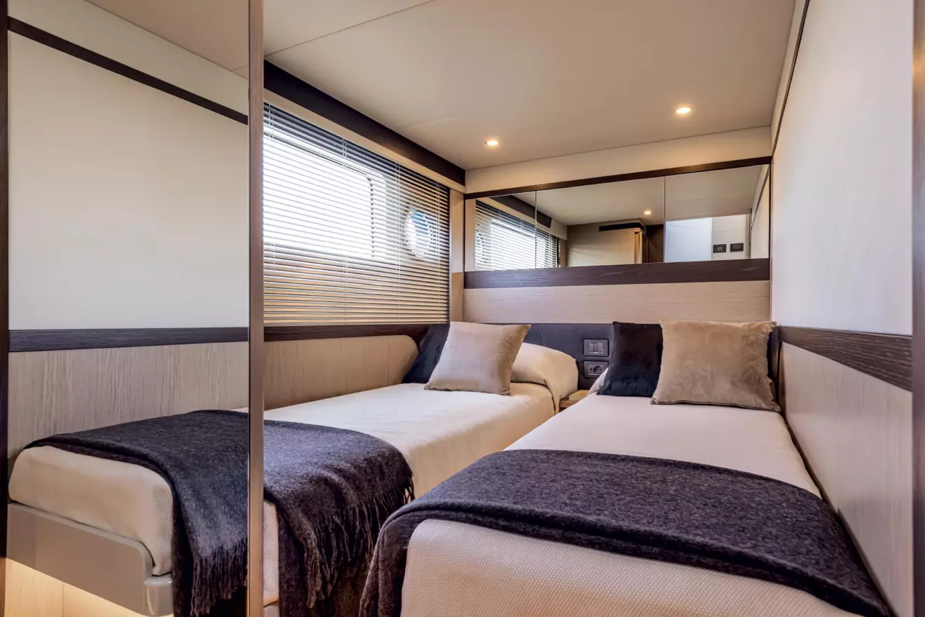 Absolute-48-Coupe-guest-cabin-00.jpg