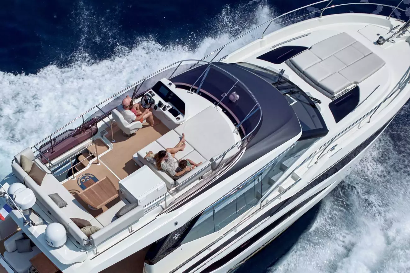 Prestige F4 exterior