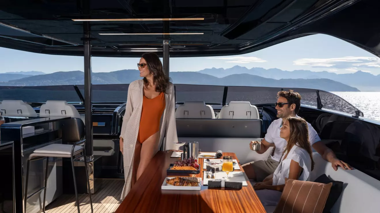 Riva 112' Dolcevita Super - guests.jpg