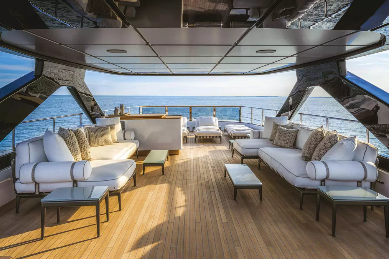 custom line navetta 38 sun deck