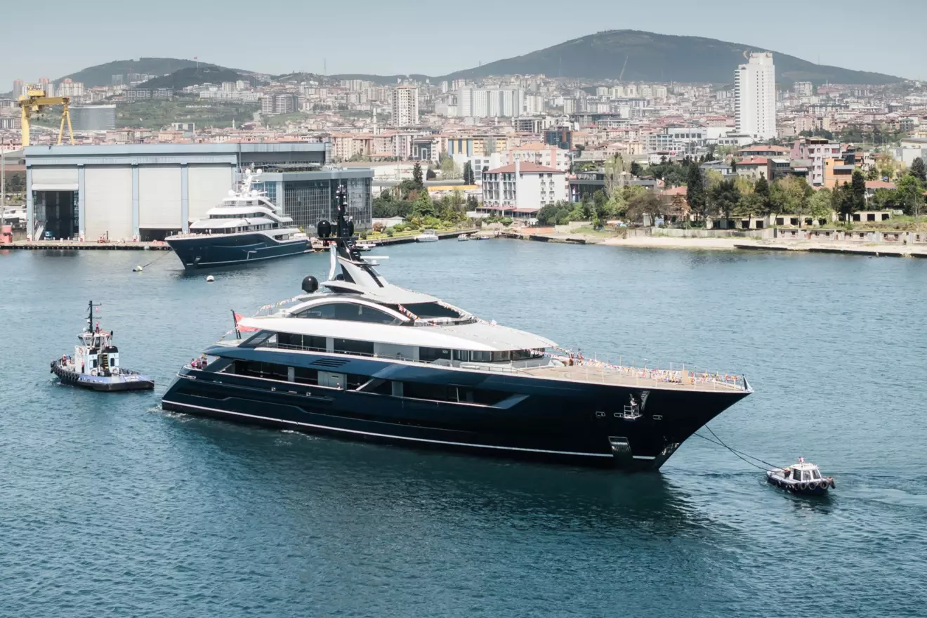 Turquoise 76m - launch.jpg